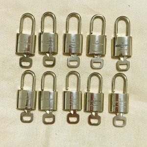 LOUIS VUITTON LV 10 SET PADLOCK KEY BAG CHARM CADENA GOLD PLATED FRANCE